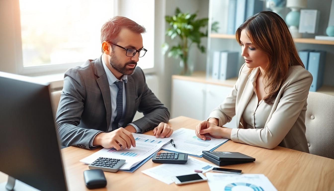 카드 한도 현금화를 상담하는 금융 전문가와 고객의 상호작용 장면