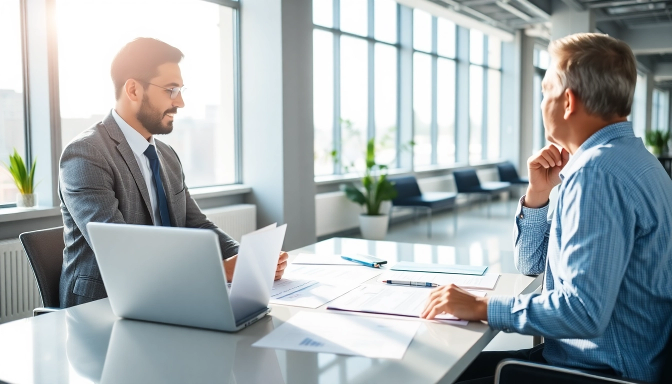 카드 한도 현금화를 위한 전략을 상담하는 전문가의 모습